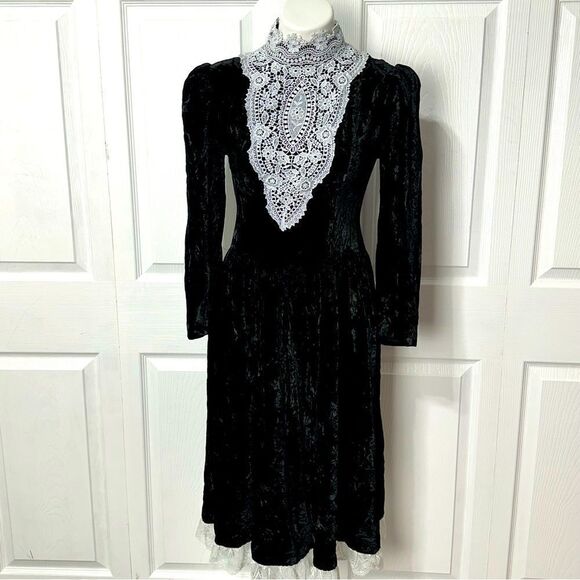 Jessica McClintock Black Velvet Dress With Lace Front Victorian Costume - Picture 1 of 15
